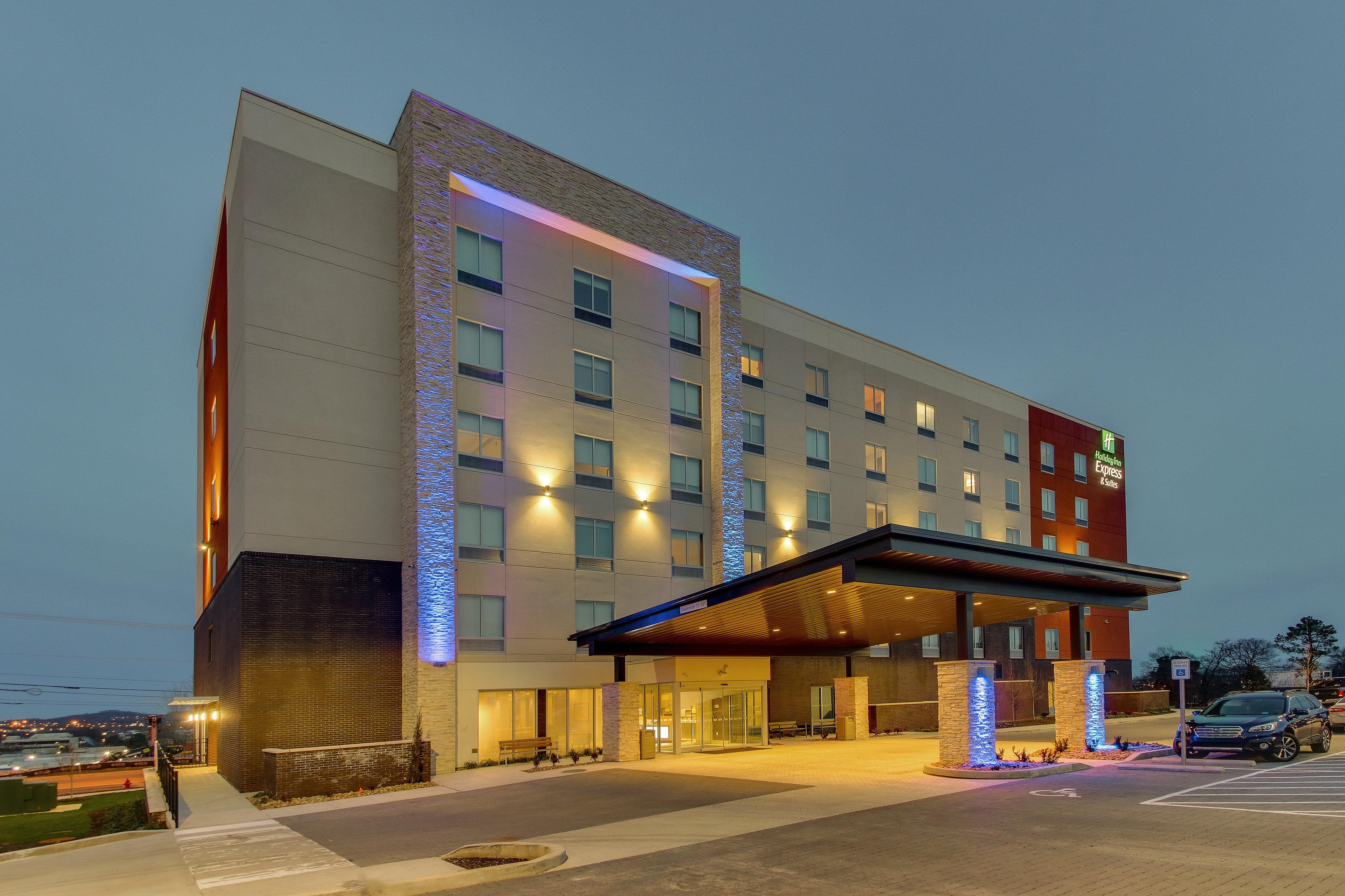 Holiday Inn Express & Suites - Nashville Metrocenter Downtown By Ihg Exterior foto